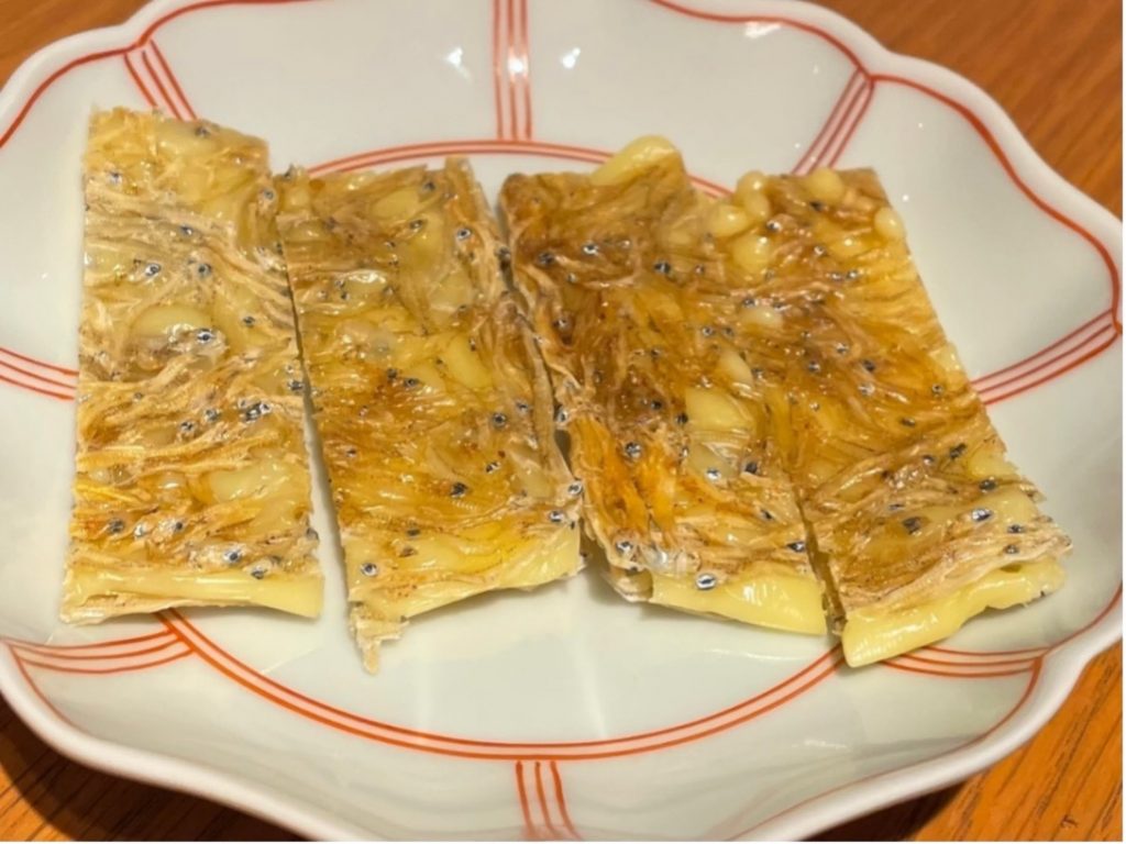 【一品料理】一皿500円 生鯵フライ　・セコガニの甲羅詰め　・畳鰯のチーズ焼き